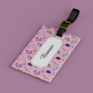 Blau und lila Blume auf rosa. Gepäckanhänger