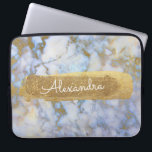 Blau und Marmor mit Goldfolie und Glitzer Laptopschutzhülle<br><div class="desc">Blau und Marmor mit Gold Foil und Glitzer Elegant Monogram Name Case. Dieser Fall kann auf Ihren Vornamen angepasst werden.</div>