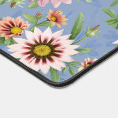 Blau und Rosa Daisy Botanische Blumenschrift Schreibtischunterlage (Ecke)