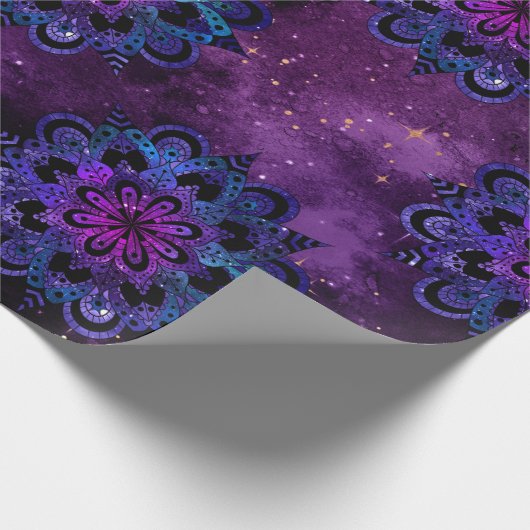 Blau und Rosa Mandalase auf der Lila Galaxie Geschenkpapier (Ecke)