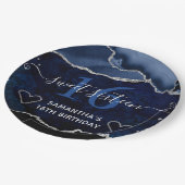 Blau und Silberner Glitzer Agate Marble Sweet 16 Pappteller (Schrägansicht)