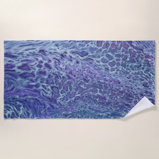 Blau und Violett Akryllische Abstrakte Fluid Art Strandtuch (Vorderseite)