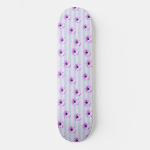 blau und violett gestreiftes Gänseblumenmuster Skateboard