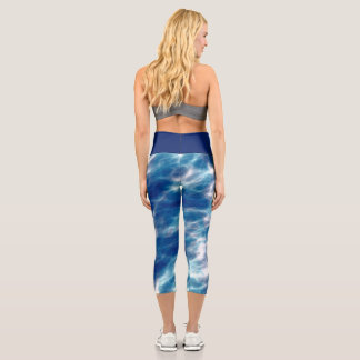 Blau und Weiß Abstrakt Capri Leggings