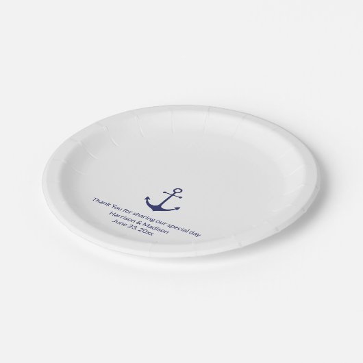 Blau und Weiß des nautischen Ankerschiffes Hochzei Pappteller (Schrägansicht)