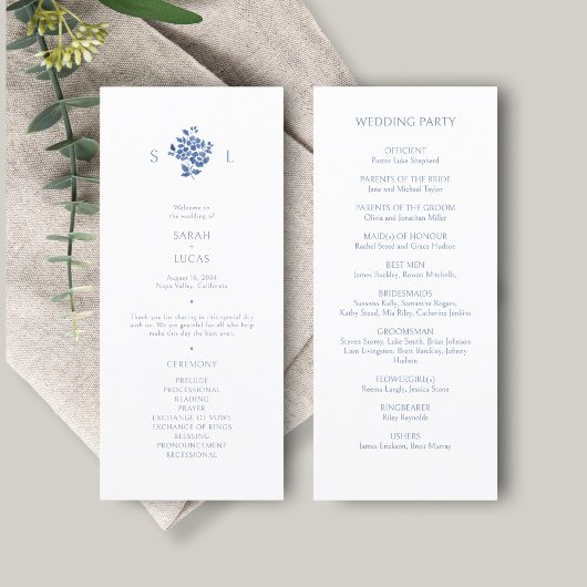 Blau und Weiß | Floral Monogram Wedding Program Menükarte
