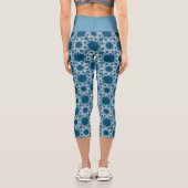 Blau und weiß Gemustert Yoga Capris von Joya Eve (Rückseite)