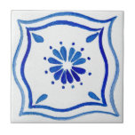 Blau und Weiß Gemusterte Wasserfarbe Mittelmeer Fliese<br><div class="desc">Sie möchten den Wänden Ihrer Zuhause einen einzigartigen, zeitlosen Stil verleihen? Schauen Sie sich nur dieses Gemusterte blaue und weiße Aquarell mediterrane Keramik Tile an! Diese schöne Kachel ist ein frischer Akzent für einen klassischen, mediterranen Stil. Die sanften Linien des Designs wurden zart in Aquarellfarben gerendert, um einen traumhaften und...</div>