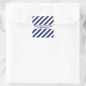 blau und weiß gestreift quadratischer aufkleber (Tasche)