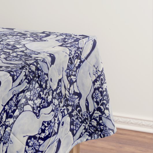 Blau und Weiß Kaninchen Floral Dedham Delft Tile Tischdecke (Beispiel)