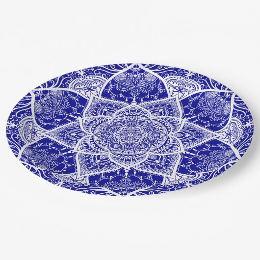 Blau und Weiß Mandala - Loergann - Sapphire Pappteller (Schrägansicht)