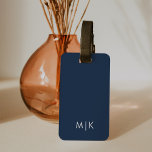 Blau und Weiß | Modernes Monogramm Gepäckanhänger<br><div class="desc">Dieses moderne Gepäckanhänger-Design zeichnet sich durch einen dunkelmarineblau-blauen Hintergrund aus. Ihre Initialen in fett weißem Text sorgen für ein schlichtes,  stilvolles und dennoch berufliches Aussehen.</div>