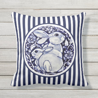 Blau und Weiß Rabbit Bunny Stripes Dedham Floral Kissen