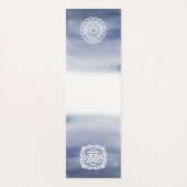 Blau und Weiß Wasserfarbe Krone & Root Chakra Yogamatte (Rückseite)