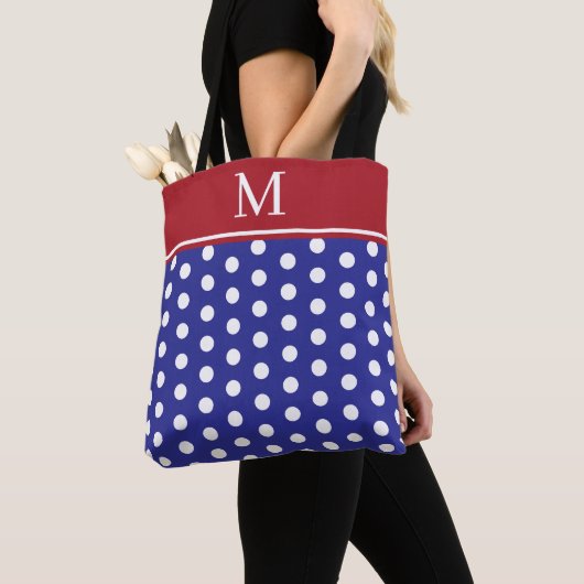 Blau-Weiß Gepunktet Mit Rotem Monogramm Tasche (Von Nahem)