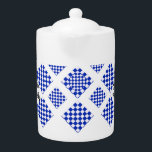 Blau-weiß kariert<br><div class="desc">Diamant Blau und Weiß karierte Gestaltung mit weißem Hintergrund. Zwei Orte für die Textanpassung. Ein einfach wunderschönes personalisiertes Geschenk für die Küche.</div>