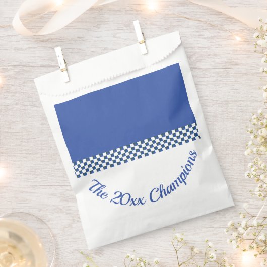 Blau-Weiß-Karo Geschenktütchen (Ausgeschnitten)