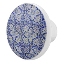 Blau-Weiß-mediterranes Vintages Blumenmuster