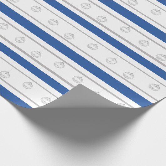 Blau, weiß, silberfarbene Streifen mit Verzierunge Geschenkpapier (Ecke)