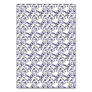 Blau-weiß verpacktes Papier mit grafischer Darstel Tischnummer
