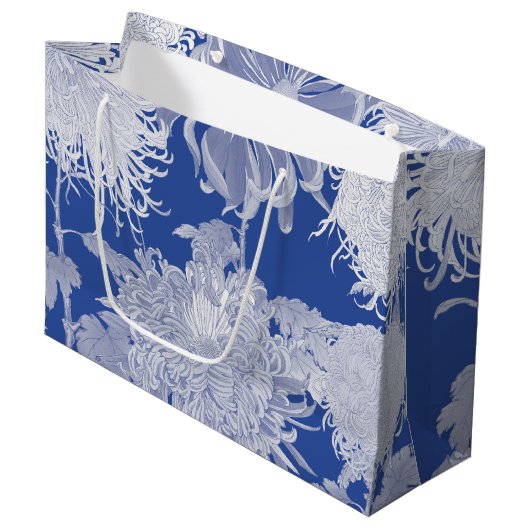 Blau Weiß Vintag Chinoiserie Blumenmuster Große Geschenktüte (Vorderseite Schrägansicht)