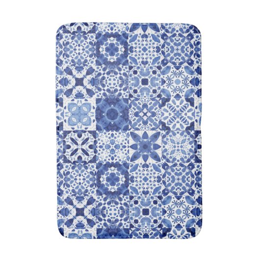 Blau-weiße Fliesenmuster Aquarell Badematte (Vorderseite Vertikal)