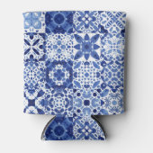 Blau-weiße Fliesenmuster Aquarell Dosenkühler (Vorderseite)