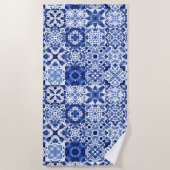 Blau-weiße Fliesenmuster Aquarell Strandtuch (Vorderseite)