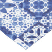 Blau-weiße Fliesenmuster Aquarell Tischdecke (Schrägansicht)