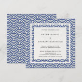 Blau + Weiße stilisierte Waves Elegant Beach Weddi Einladung (Vorne/Hinten)