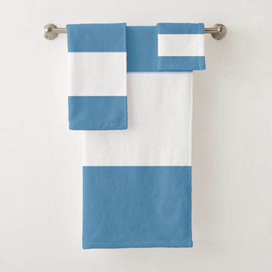 Blau-weiße Stipes auf einem Badhandtuch Set (Insitu)