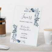 Blau-weiße und elegante blühende Gastgeschenke Hoc Sockelschild (In SItu)