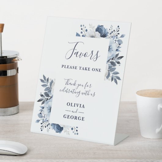 Blau-weiße und elegante blühende Gastgeschenke Hoc Sockelschild (In SItu)