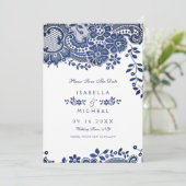 Blau-weiße Vintage Spitze Save the Date (Stehend Vorderseite)