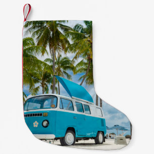 Blau-weißer Lieferwagen am Strand Kleiner Weihnachtsstrumpf