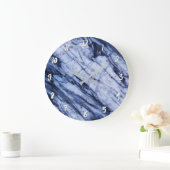 Blau-weißer Marmor Swirl Moderner Chic Große Wanduhr (Zuhause)