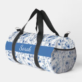 Blau-weißes Aquarell-Blumenmuster-Monogramm-Name Duffle Bag (Rechte Ecke)