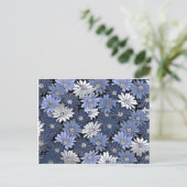 Blau-weißes Gänseblümchenmuster Postkarte (Stehend Vorderseite)