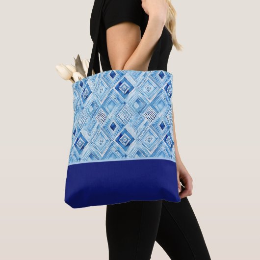 Blau-weißes rautenförmiges Patchwork-Farbenblock Tasche (Von Nahem)