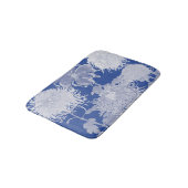 Blau-weißes vintage-chinoiserie-Blumenmuster Badematte (Schrägansicht)