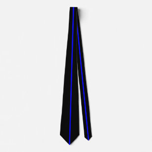 Blau zentrierte dünne vertikale Linie auf Krawatte