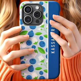 Blaubeer-Blumenmuster mit individuellem Namen iPhone 15 Hülle