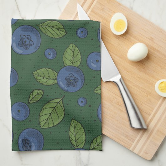 Blaubeeren auf dunkelgrün geschirrtuch (Viertel Falte)