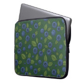Blaubeeren auf dunkelgrün laptopschutzhülle (Vorderseite Links)