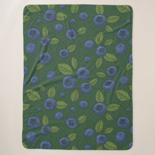 Blaubeeren auf dunkelgrün sherpadecke