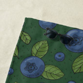 Blaubeeren auf dunkelgrün strandtuch (Beispiel)