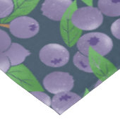 Blaubeeren - dunkelblauer Hintergrund Tischdecke (Schrägansicht)