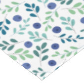 Blaubeeren mit Muster für grüne Blätter Tischdecke (Schrägansicht)