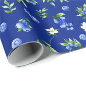 Blaubeeren- und Blattmuster Geschenkpapier (Rolleneckpunkt)