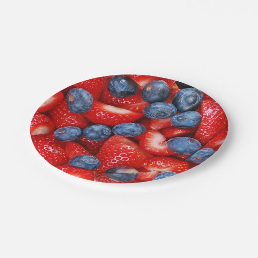 Blaubeeren und Erdbeeren Pappteller (Schrägansicht)